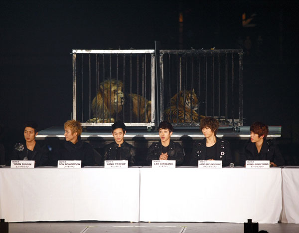 20111127BEAST_take0257s.jpg