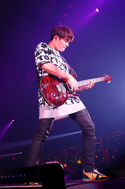 http://www.asian-hana.com/20140606FTISLANDsFT_Arena2014_JH%E2%91%A2.jpg