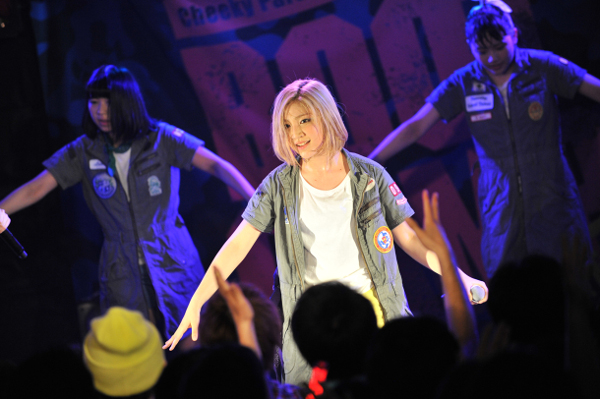 http://www.asian-hana.com/20150514%E3%83%81%E3%82%AD%E3%83%910501Cheeky%20Parade_4%20%E2%91%A3.jpg