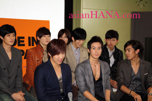 u-kiss-z14.jpg