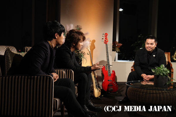 1102_official_Talk-with-中.jpg