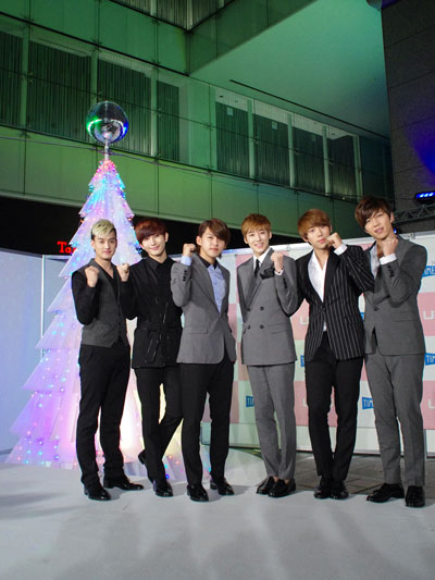 U-KISS_Christmas21.jpg