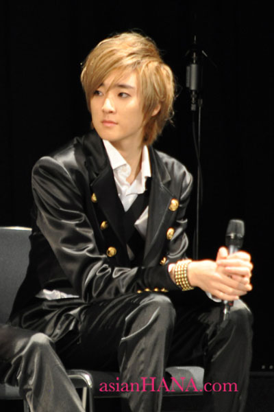 http://www.asian-hana.com/u-kiss13.jpg