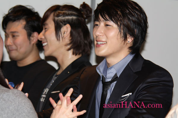 http://www.asian-hana.com/u-kiss17.jpg